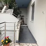 Mane アパート トロギール