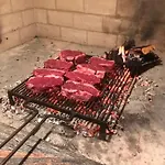 アパート Mane トロギール