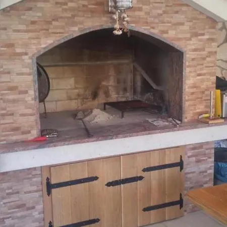 Mane アパート トロギール